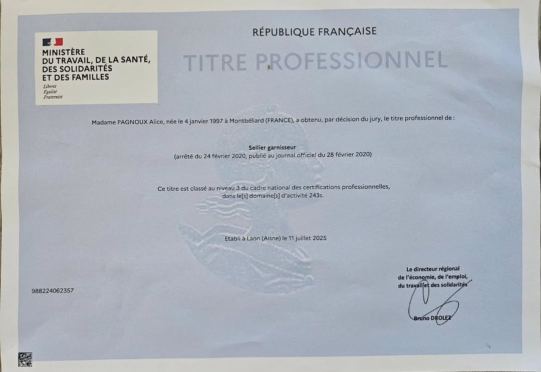 Diplôme de l'École du Cuir obtenu par Alice Pagnoux